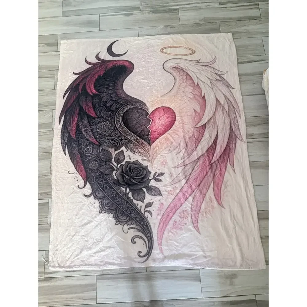 Very Nice Flannel Blanket With Pink And Black Feathered Heart Brand New 50x60